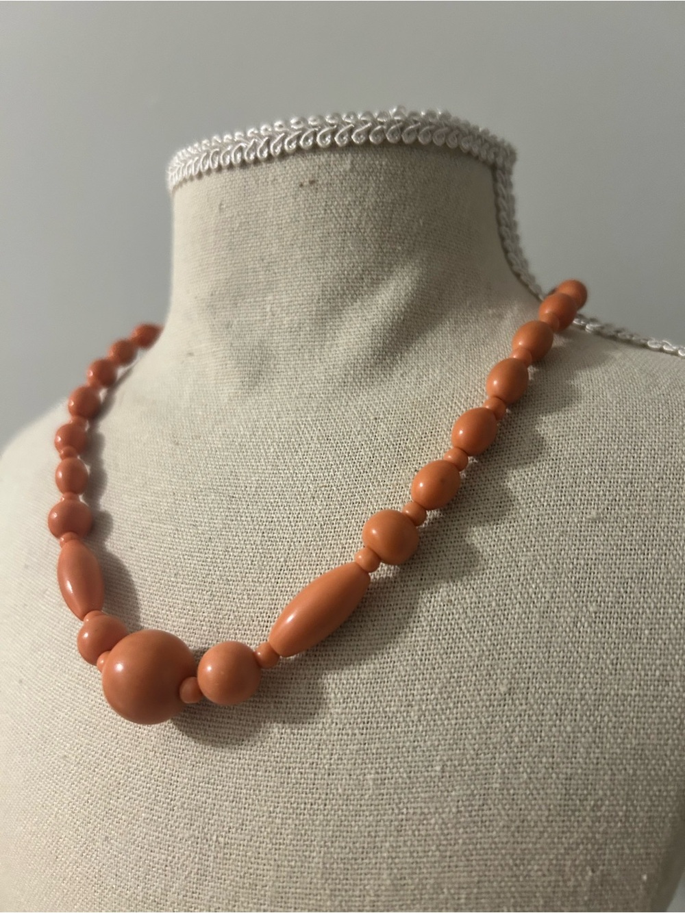 Vintage 1950βs faux-coral necklace